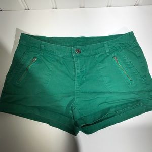Gap green 1969 shorts size 32 women’s